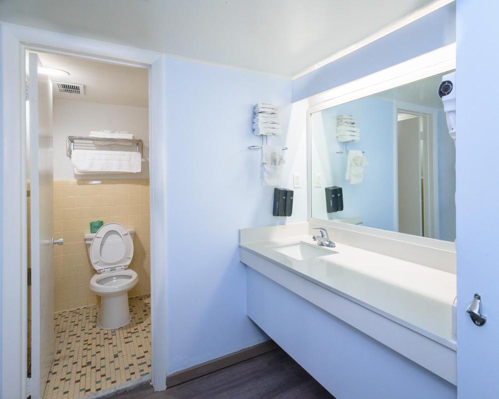 Standard Queen Room interior